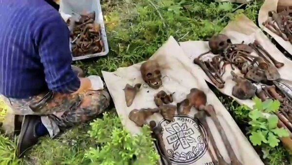 Поисковики нашли в Латвии братскую могилу советских солдат - видео - Sputnik Казахстан