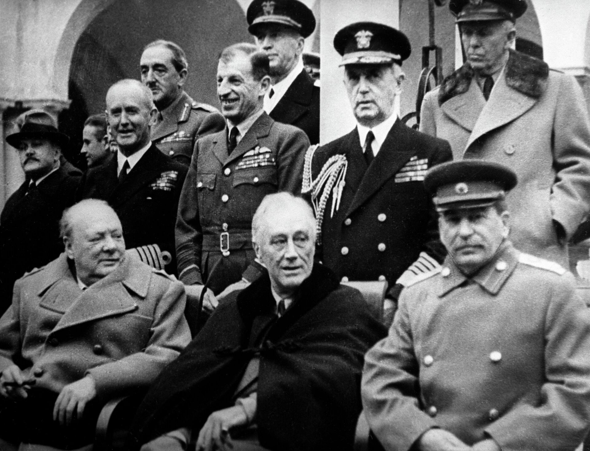 Ялтинская конференция: Черчилль, Рузвельт, Сталин - Sputnik Казахстан, 1920, 23.08.2022