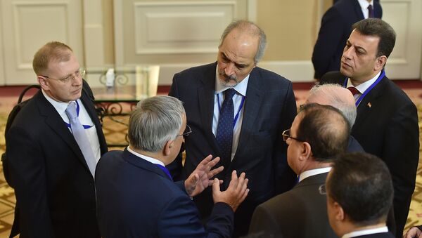Руководитель правительственной делегации Сирии, постоянный представитель Сирии при ООН Башар Джаафари перед началом переговоров - Sputnik Казахстан
