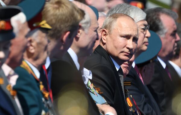 Президент РФ Владимир Путин на военном параде в ознаменование 75-летия Победы на Красной площади - Sputnik Казахстан