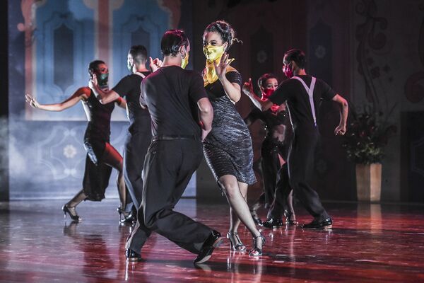 Танцоры на Международном фестивале танго в музее Metropolitan в Медельине, Колумбия - Sputnik Казахстан