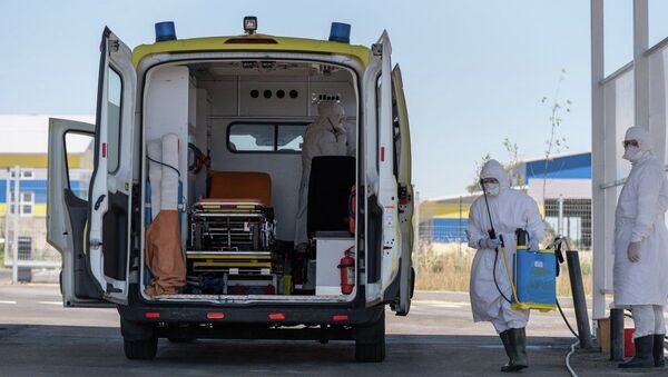 Машину скорой помощи после сдачи больного полностью обрабатывают дезинфицирующими средствами - Sputnik Қазақстан
