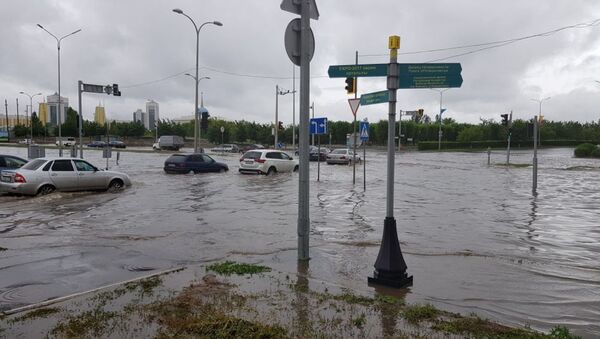Затопленные улицы в Нур-Султане - Sputnik Казахстан