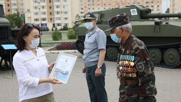 Сертификаты памяти вручили родственникам участников Великой Отечественной войны - Sputnik Казахстан