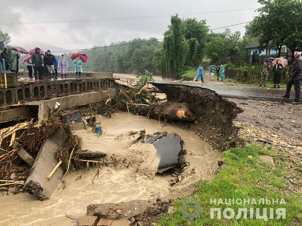 Последствия наводнения в Ивано-Франковской области, Украина  - Sputnik Казахстан
