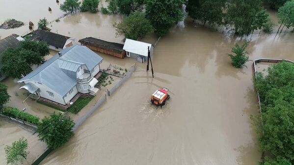 Последствия наводнения в Черновицкой области, Украина  - Sputnik Казахстан
