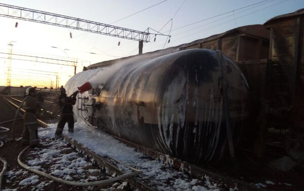 Цистерна с ГСМ опрокинулась на железной дороге в районе станции Шокпар - Sputnik Казахстан