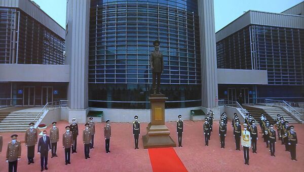 В Национальном университете обороны торжественно открыли монумент первому президенту Казахстана - Sputnik Казахстан