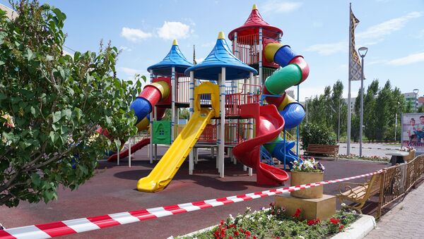 Детская игровая площадка закрыта во время карантина в Нур-Султане - Sputnik Қазақстан