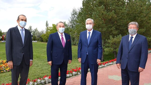 К поздравлениям главы государства в адрес Елбасы присоединились Карим Масимов и Ахметжан Есимов - Sputnik Казахстан