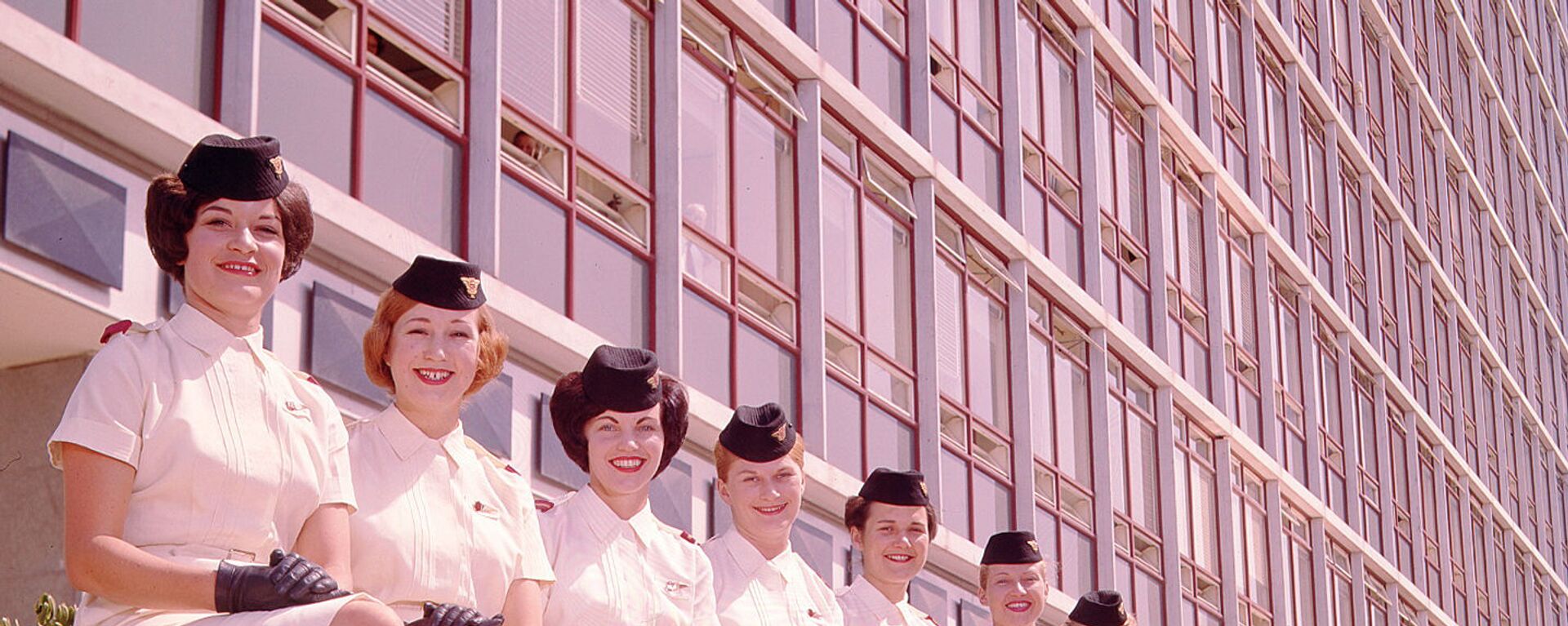 Летняя униформа стюардесс авиакомпании National Airways Corporation, 1959 год  - Sputnik Казахстан, 1920, 25.07.2020