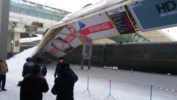 Металлический навес обрушился на ж/д вокзале Астаны - Sputnik Казахстан