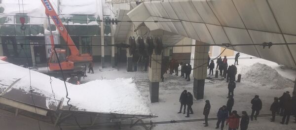 Астана вокзалындағы қалқаның құлауы Астана вокзалындағы қалқаның құлауы - Sputnik Қазақстан
