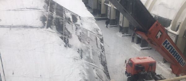 Разбор рухнувшей конструкции на ж/д вокзале Астаны Разбор рухнувшей конструкции на ж/д вокзале Астаны - Sputnik Казахстан