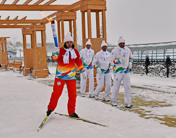 Огонь Универсиады-2017 провезли на лыжах в Павлодаре - Sputnik Казахстан