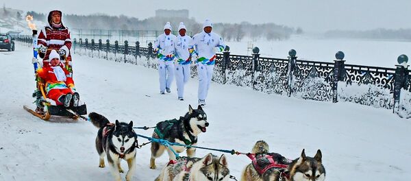 Огонь Универсиады-2017 прокатили на собачьей упряжке - Sputnik Казахстан