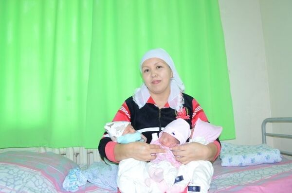 Акмарал Жалажанова родила тройню вместо двойни Акмарал Жалажанова родила тройню вместо двойни - Sputnik Казахстан