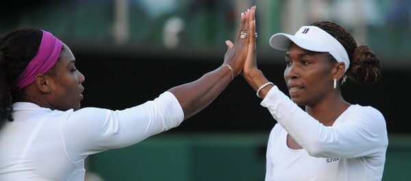 Американские теннисистки Серена и Винус Уильямс (слева направо) Американские теннисистки Серена и Винус Уильямс (слева направо) - Sputnik Казахстан