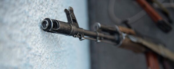 Дуло автомата Калашникова. Архивное фото. Дуло автомата Калашникова. Архивное фото. - Sputnik Казахстан