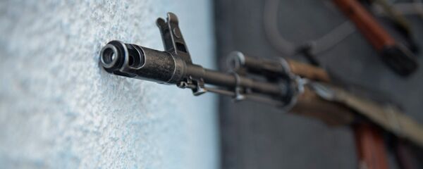 Дуло автомата Калашникова. Архивное фото. - Sputnik Казахстан