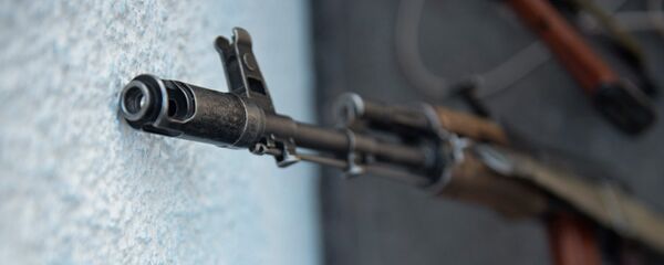 Дуло автомата Калашникова. Архивное фото. - Sputnik Казахстан