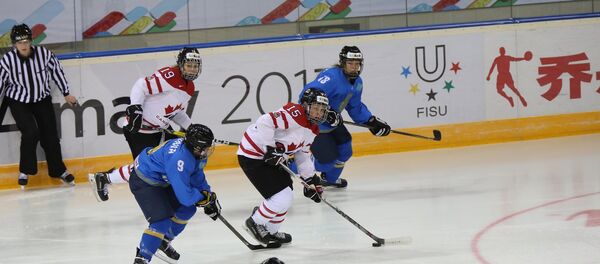 Матч между женскими сборными Казахстана и Канады по хоккей на Универсиаде в Алматы - Sputnik Казахстан