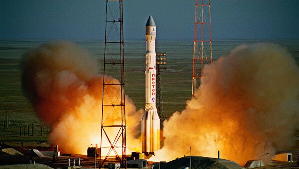 Старт ракеты-носителя Протон с космодрома Байконур. Архивное фото - Sputnik Казахстан