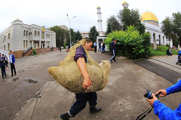 Онлайн-құрбандық қалай шалынады – мүфтият түсіндірді  - Sputnik Қазақстан
