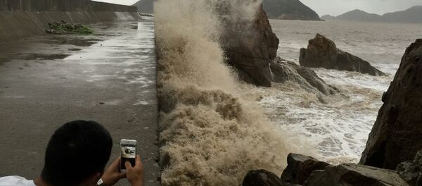 Мощный тайфун Меранти обрушился на восток Китая Мощный тайфун Меранти обрушился на восток Китая - Sputnik Казахстан