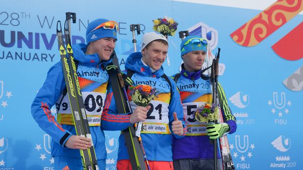 Биатлон - мужской спринт - Церемония награждения - Семен Сучилов, Дмитрий Иванов, Роман Еремин (справа) - Sputnik Казахстан