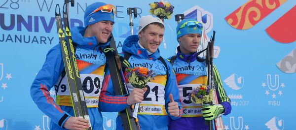 Биатлон - мужской спринт - Церемония награждения - Семен Сучилов, Дмитрий Иванов, Роман Еремин (справа) - Sputnik Казахстан
