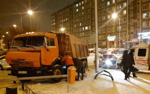 КамАЗ после столкновения с пассажирским автобусом в Астане - Sputnik Казахстан