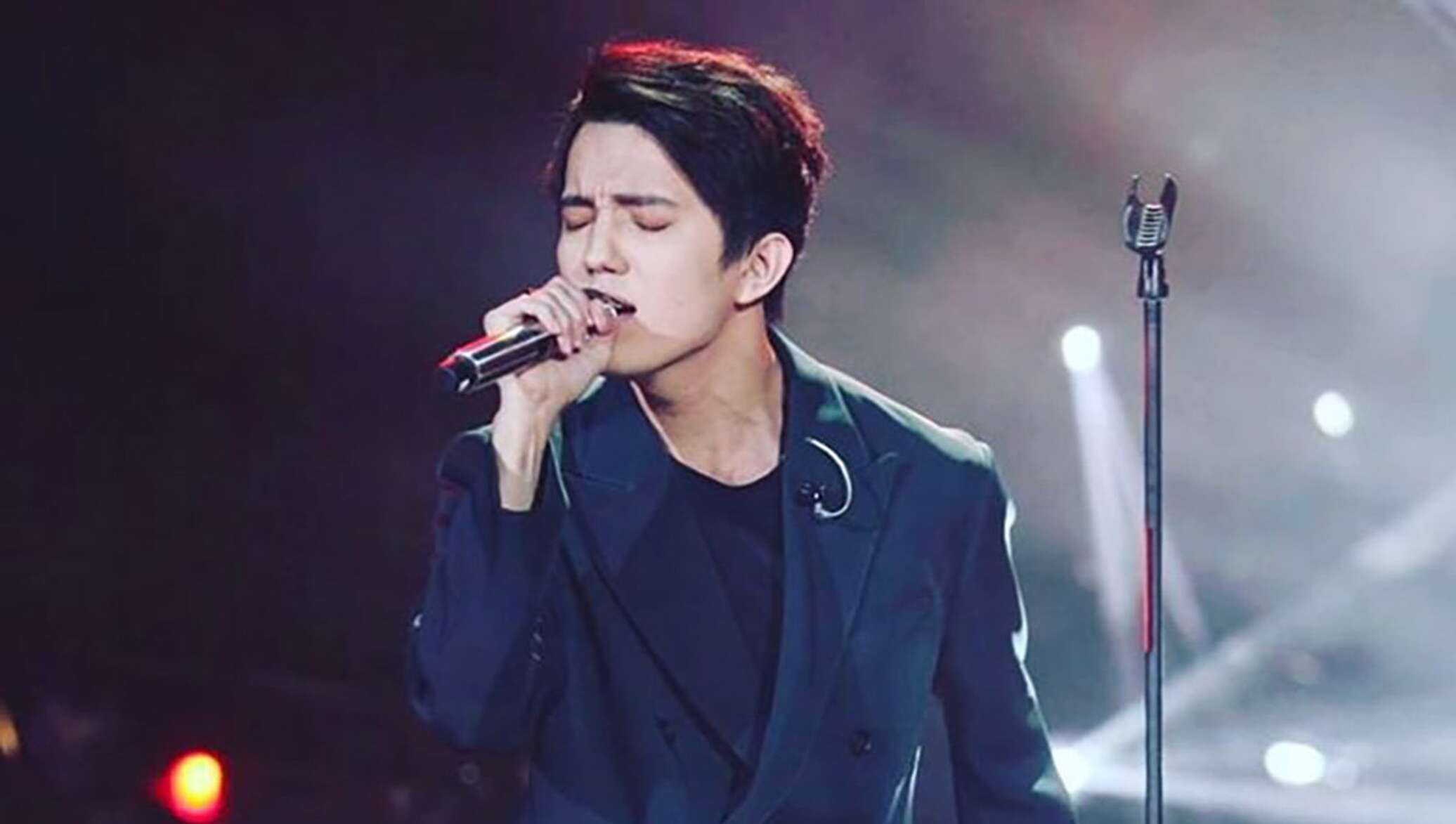 Димаш новый клип. Димаш кудайбергенов 2017. Димаш на аву. Димаш 2017. Димаш кудайбергенов сингер.