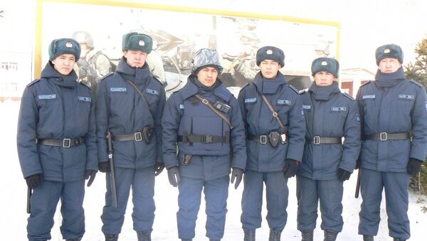 Военнослужащие Нацгвардии РК спасли людей из пожара - Sputnik Казахстан
