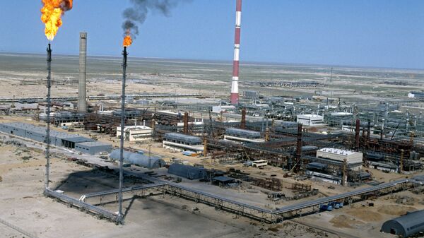 Нефтеперегонный завод - Sputnik Казахстан