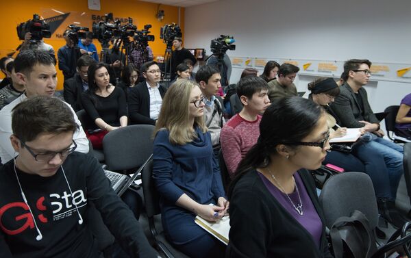 Проблему групп смерти в соцсетях обсудили на пресс-конференции в Астане - Sputnik Казахстан