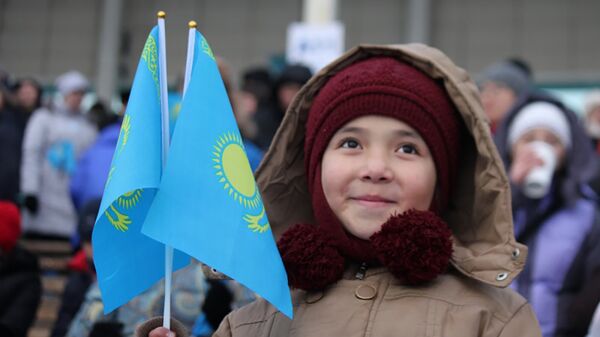 Маленький гражданин Казахстана с флагом страны - Sputnik Казахстан