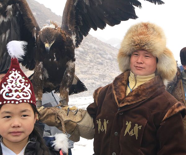 Победитель охоты с ловчей птицей - беркутчи Аян Сейтжанов - Sputnik Казахстан