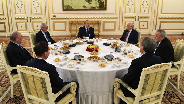 Встреча Нурсултана Назарбаева с представителями общественности, интеллигенции, политическими деятелями - Sputnik Казахстан