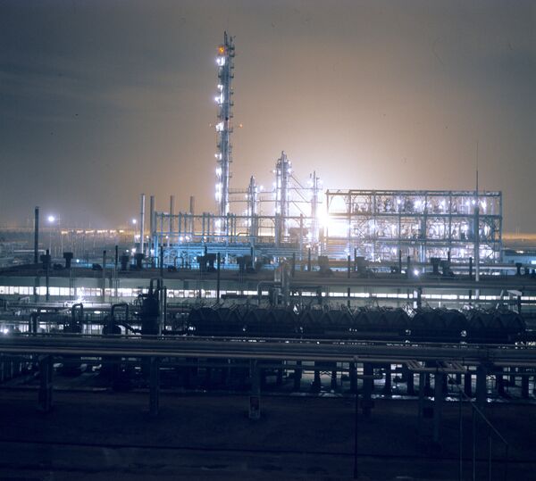 Казахский газоперерабатывающий комбинат в городе Шевченко - Sputnik Казахстан
