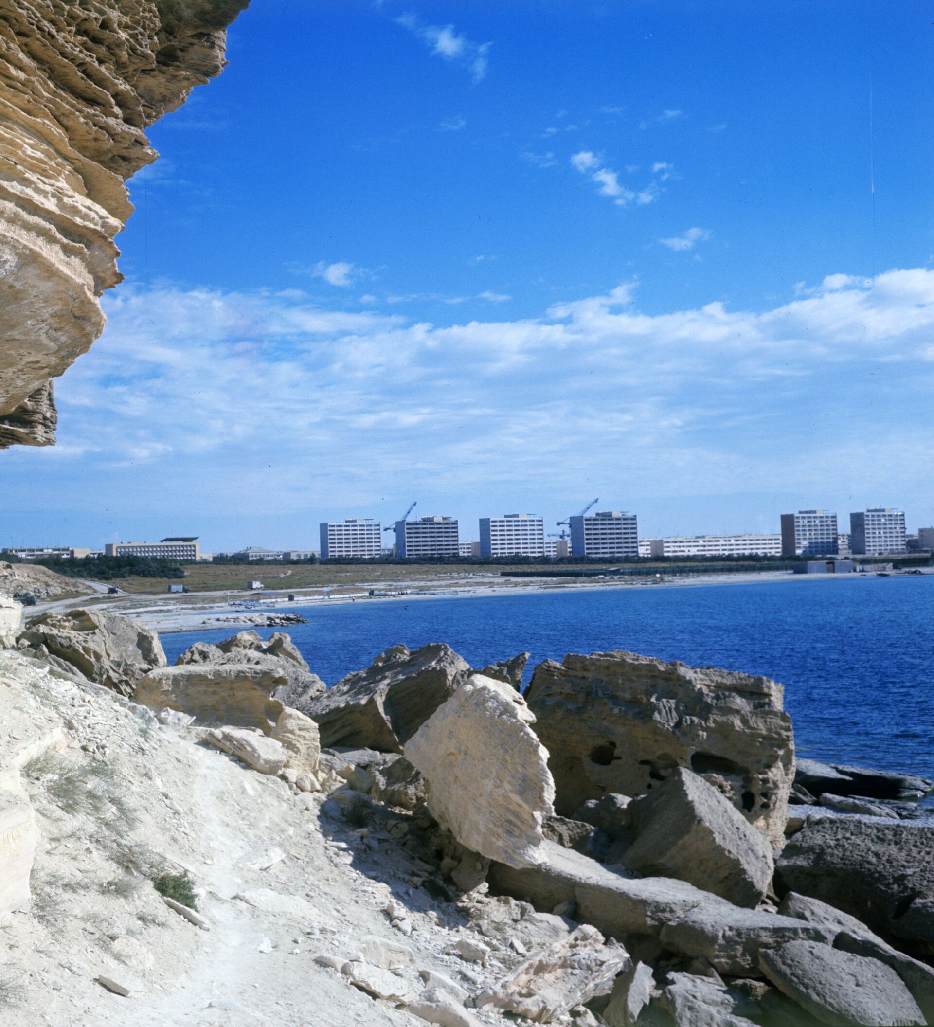 Отдых на море в казахстане. Полуостров Мангышлак город Шевченко. Актау Шевченко Казахстан. Актау Шевченко. Актау Казахстан набережная.