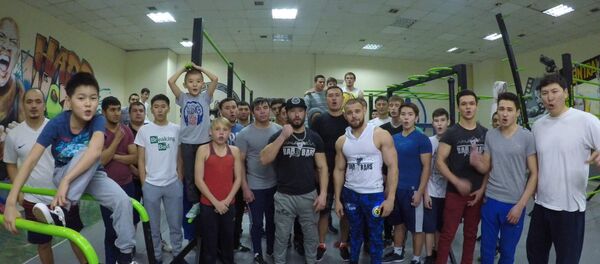 Спортсмены по Street workout желают участникам Ты супер! верить в себя Спортсмены по Street workout желают участникам Ты супер! верить в себя - Sputnik Казахстан