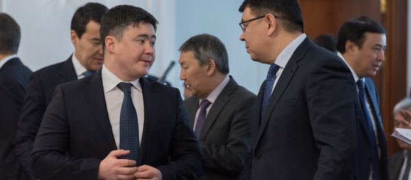 Министр национальной экономики РК Тимур Сулейменов (слева) и министр энергетики РК Канат Бозумбаев (справа) Министр национальной экономики РК Тимур Сулейменов (слева) и министр энергетики РК Канат Бозумбаев (справа) - Sputnik Казахстан