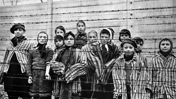 Дети из концентрационного лагеря Освенцим. Архивное фото - Sputnik Қазақстан