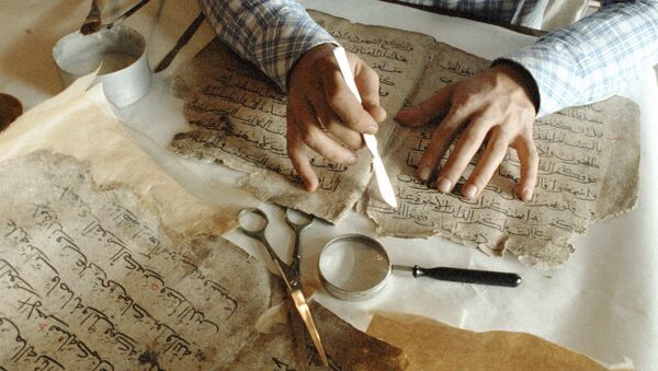 Реставрация рукописей. Архивное фото - Sputnik Казахстан