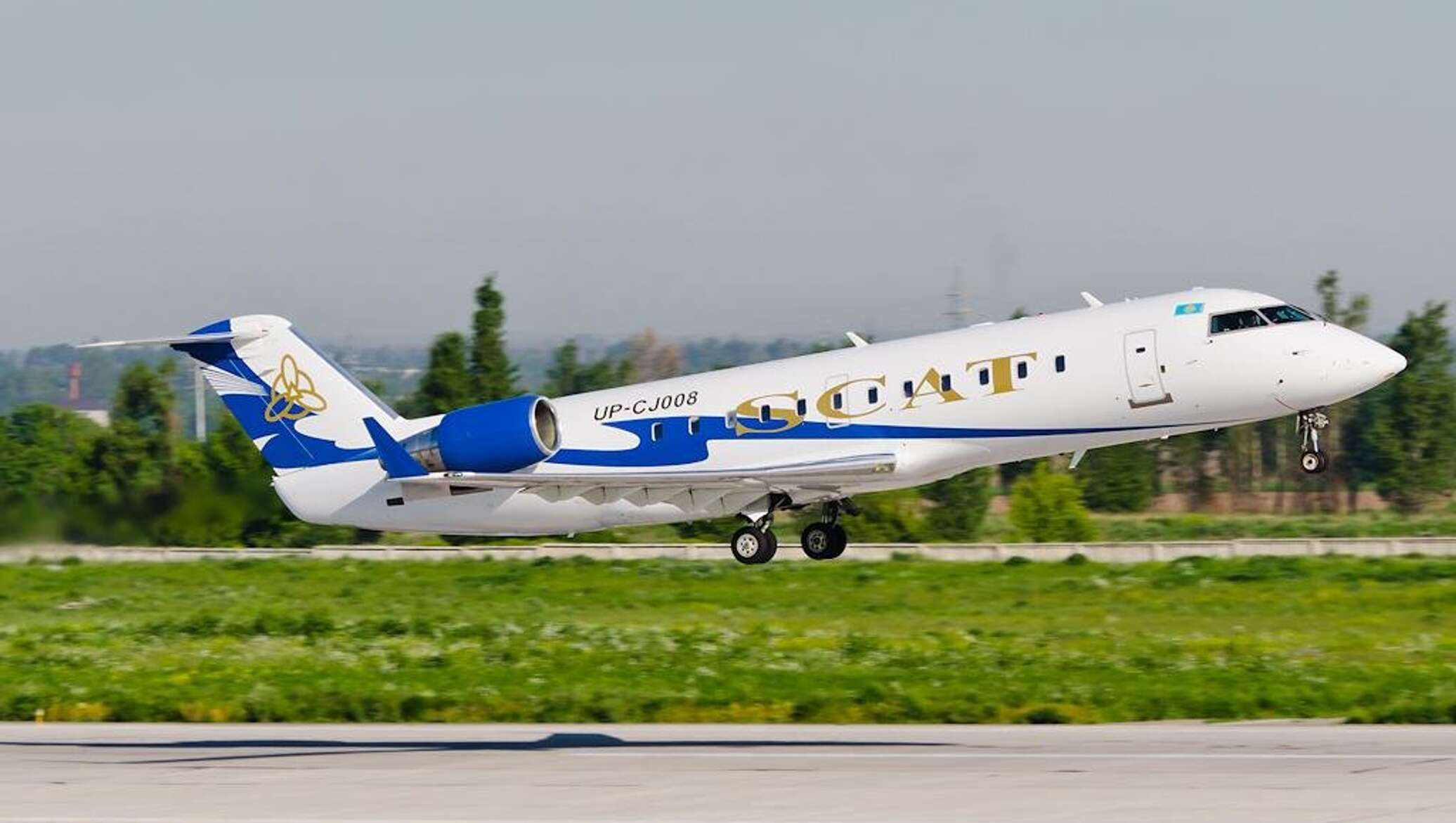 Самолет шымкент. Bombardier crj200. CRJ-200 scat. Боинг 737 Скат. Bombardier crj200 пассажирские самолёты.