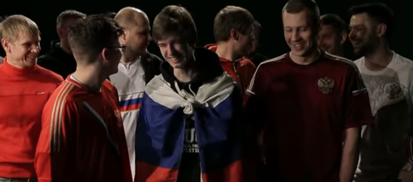 Приезжайте, не тронем: российские футбольные болельщики спели песню британским фанатам Приезжайте, не тронем: российские футбольные болельщики спели песню британским фанатам - Sputnik Казахстан