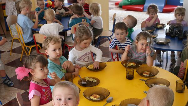 Архивное фото детей в детском саду - Sputnik Казахстан