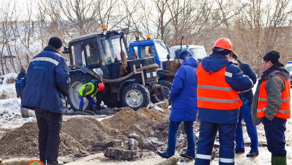 В столичном микрорайоне Молодежный произошел порыв водопровода - Sputnik Казахстан