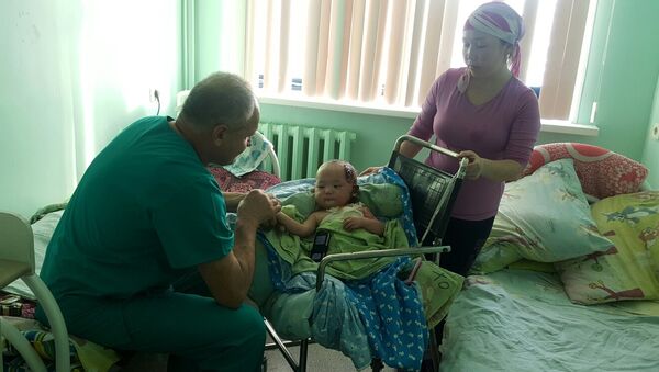 Врачи спасли жизнь малыша, получившего сильные ожоги тела - Sputnik Казахстан